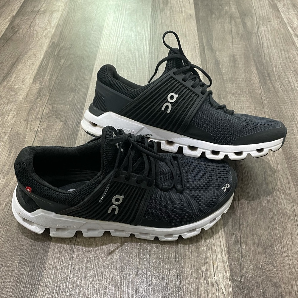 Oncloud shoes black and white